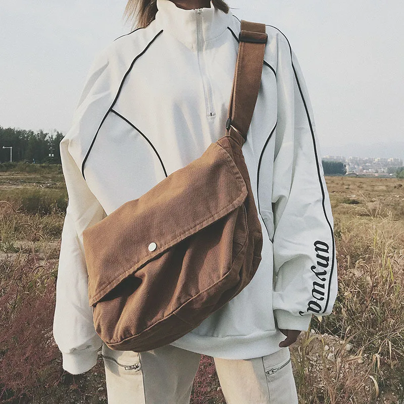 Japanese solid color simple messenger bag Korea small fresh flip shoulder bag women's new retro postman bag
Japanese solid color simple messenger bag Korea small fresh flip shoulder bag women's new retro postman bag