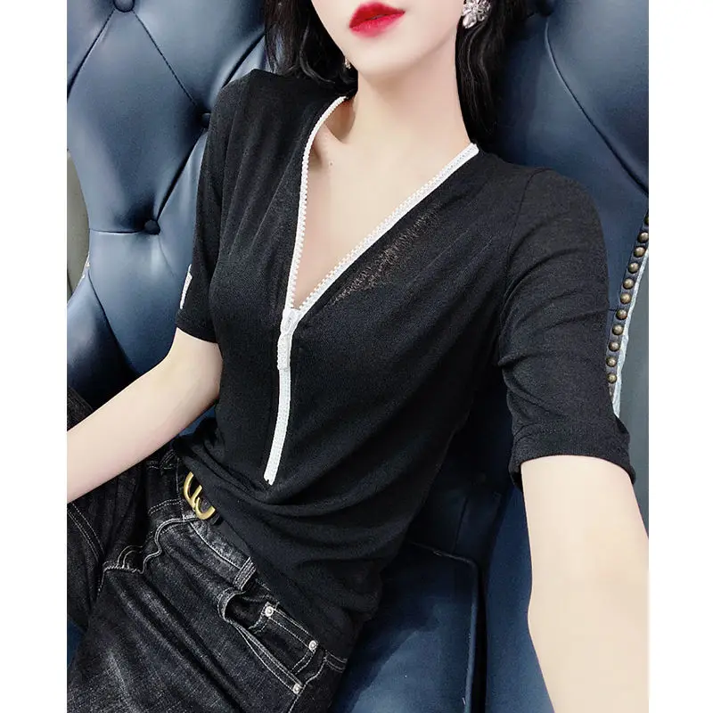 Short sleeve 2021 new summer sexy V-neck design black T-shirt slim top solid color
Short sleeve 2021 new summer sexy V-neck design black T-shirt slim top solid color