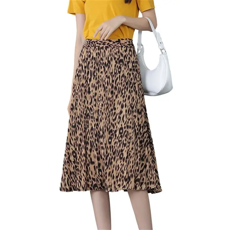Leopard Printed Pleated Skirt Women Retro Elegant High Waist A-line Long Skirts Mid-length Skirt for Shopping Traveling
Leopard Printed Pleated Skirt Women Retro Elegant High Waist A-line Long Skirts Mid-length Skirt for Shopping Traveling
