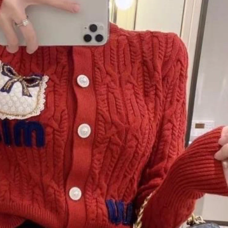Real Shot High Version Knitted Cardigan Coat Women's 2021 New Twist Embroidered Round Neck Coat
Real Shot High Version Knitted Cardigan Coat Women's 2021 New Twist Embroidered Round Neck Coat
