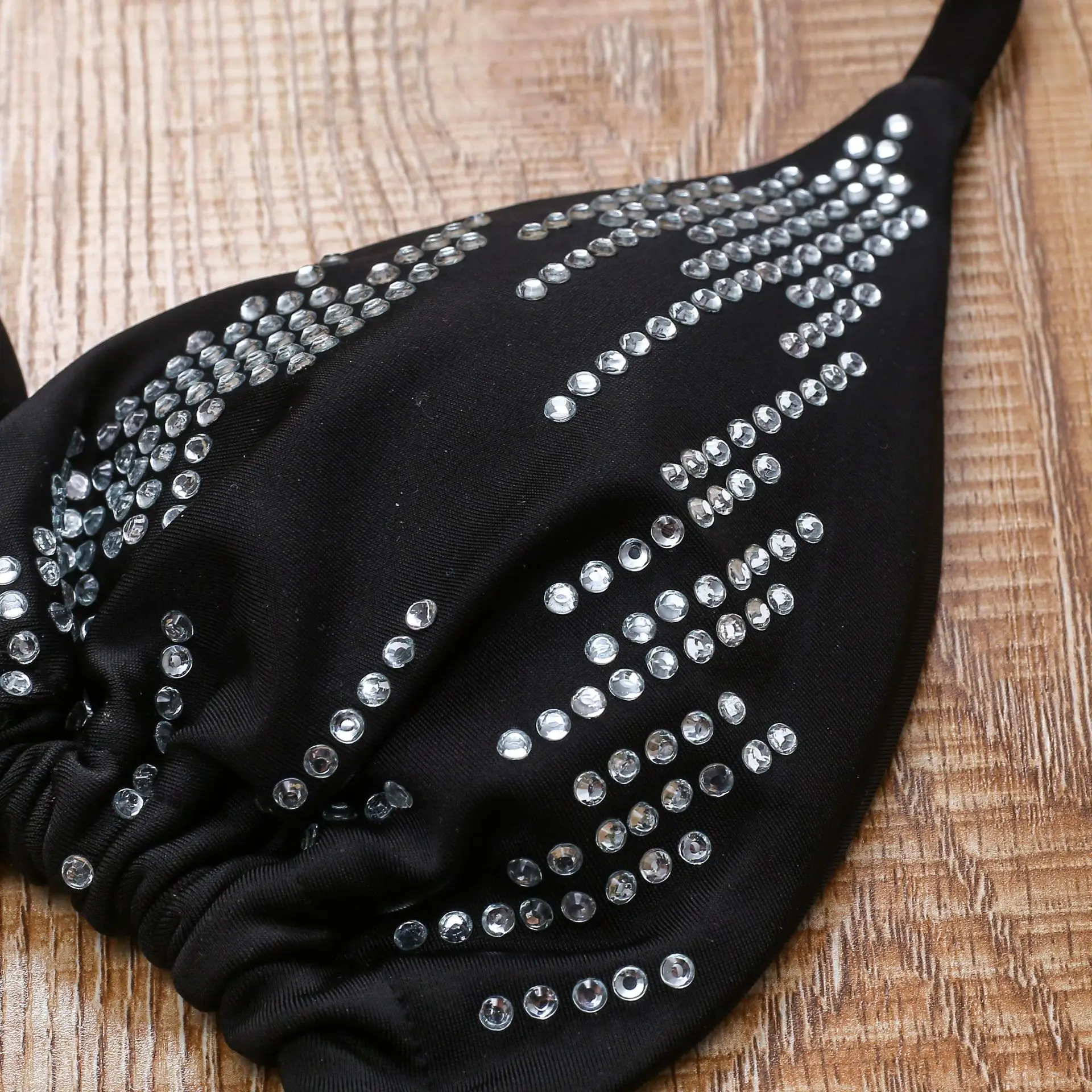 2021 New Bling Rhinestone Bikini Female Swimsuit Women Swimwear Two-pieces Bikini set Halter Brazilian Bather Bathing Suit Swim
2021 New Bling Rhinestone Bikini Female Swimsuit Women Swimwear Two-pieces Bikini set Halter Brazilian Bather Bathing Suit Swim