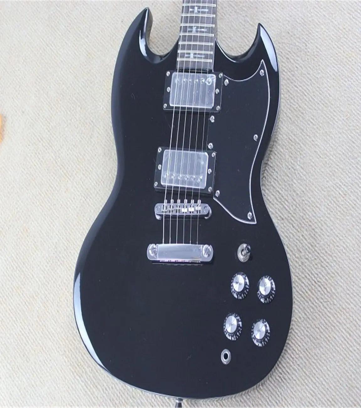 High quality black g400 electric guitar, mahogany fingerboard cross inlaid guitar, free transportation
High quality black g400 electric guitar, mahogany fingerboard cross inlaid guitar, free transportation
