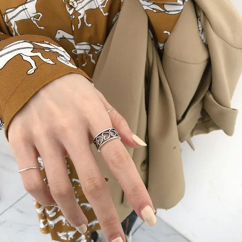 Fashionable Simple Light Luxury Women's Index Finger Ring Silver Heart-shaped Hollow Metal Ring Fashion Party Fashion Jewelry
Fashionable Simple Light Luxury Women's Index Finger Ring Silver Heart-shaped Hollow Metal Ring Fashion Party Fashion Jewelry