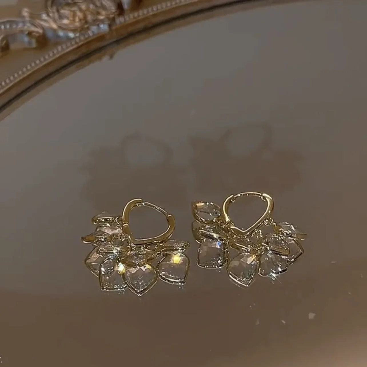 Net Red Heart Earrings, Feminine Temperament, Simple Design, Crystal Earrings And Minority Earrings Vintage Earrings
Net Red Heart Earrings, Feminine Temperament, Simple Design, Crystal Earrings And Minority Earrings Vintage Earrings