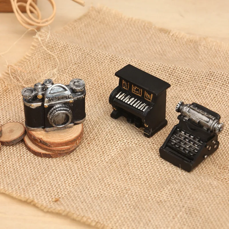 Vintage Resin Miniature Figurines Home Living Room Decoration Ornaments Piano Camera Kerosene Lamp Antique Crafts Retro Gift
Vintage Resin Miniature Figurines Home Living Room Decoration Ornaments Piano Camera Kerosene Lamp Antique Crafts Retro Gift