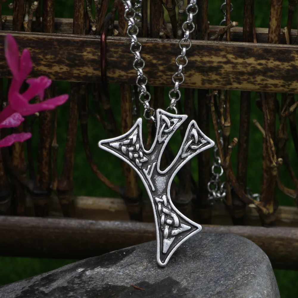 European and American jewelry fashion Viking runes Viking mythical story necklace alloy pendant men's sweater chain
European and American jewelry fashion Viking runes Viking mythical story necklace alloy pendant men's sweater chain