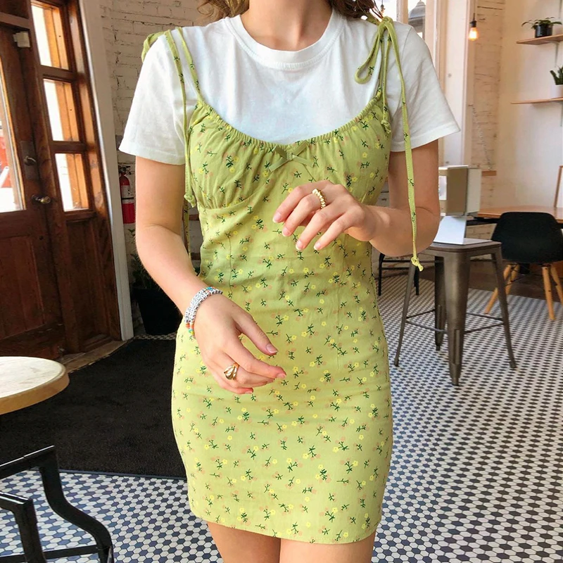 Waatfaak Chic Green Casual Dress Women 2021 Elegant Spaghetti Straps Sundress Floral Vintage Bodycon Mini Dress Summer Cami Y2K
Waatfaak Chic Green Casual Dress Women 2021 Elegant Spaghetti Straps Sundress Floral Vintage Bodycon Mini Dress Summer Cami Y2K
