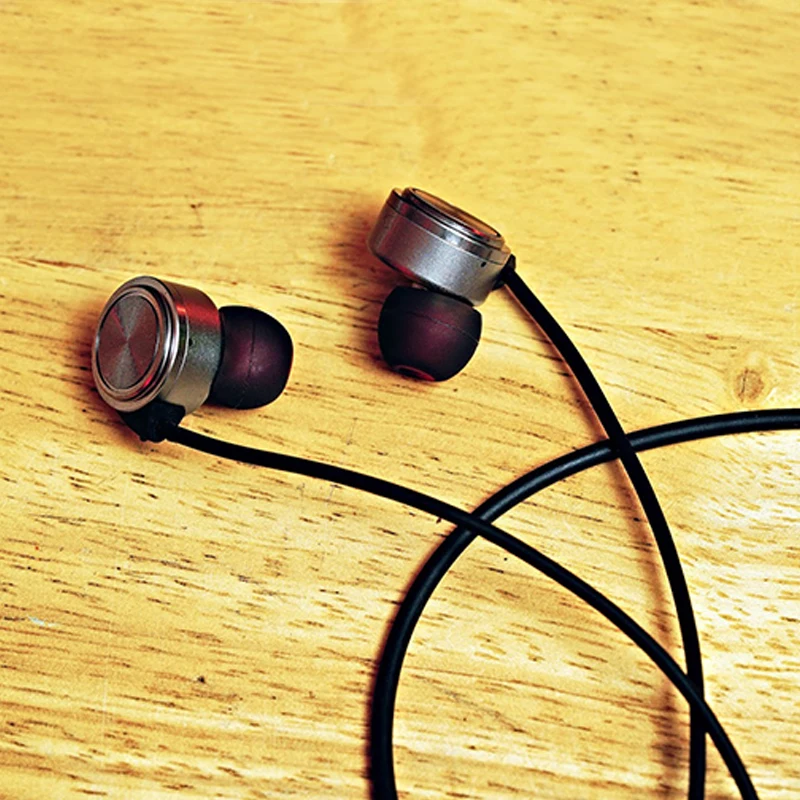 Хэндс-фри бас гарнитура проводные наушники-вкладыши Hifi металлические наушники для музыки С микрофоном
Хэндс-фри бас гарнитура проводные наушники-вкладыши Hifi металлические наушники для музыки С микрофоном