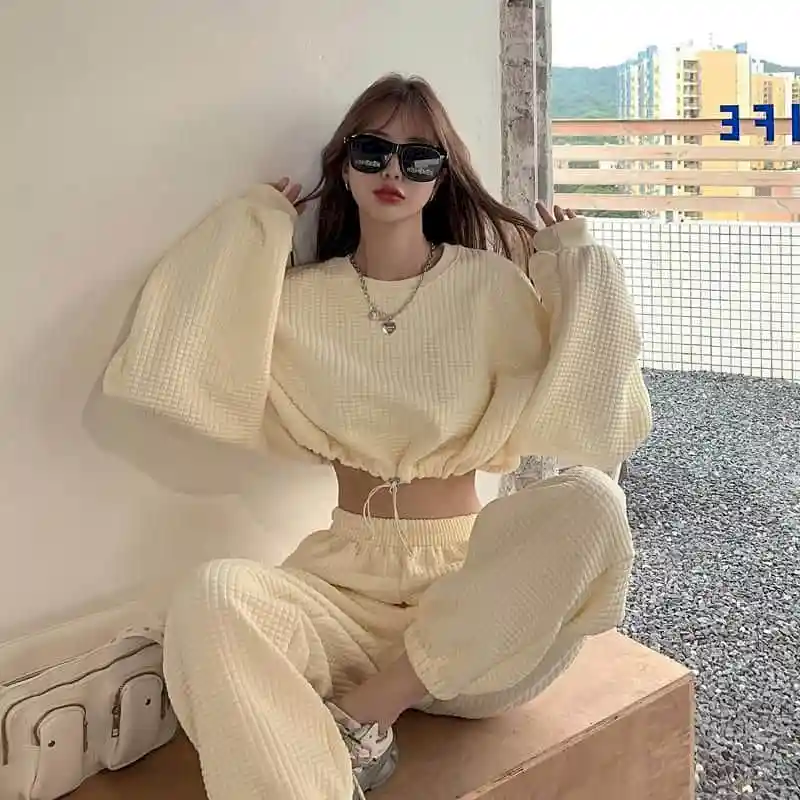 Autumn 2020 New Suit Female Korean Fashion Long-sleeved Pullover Sweater + Beamed Harem Pants Two-piece Women Clothing
Autumn 2020 New Suit Female Korean Fashion Long-sleeved Pullover Sweater + Beamed Harem Pants Two-piece Women Clothing