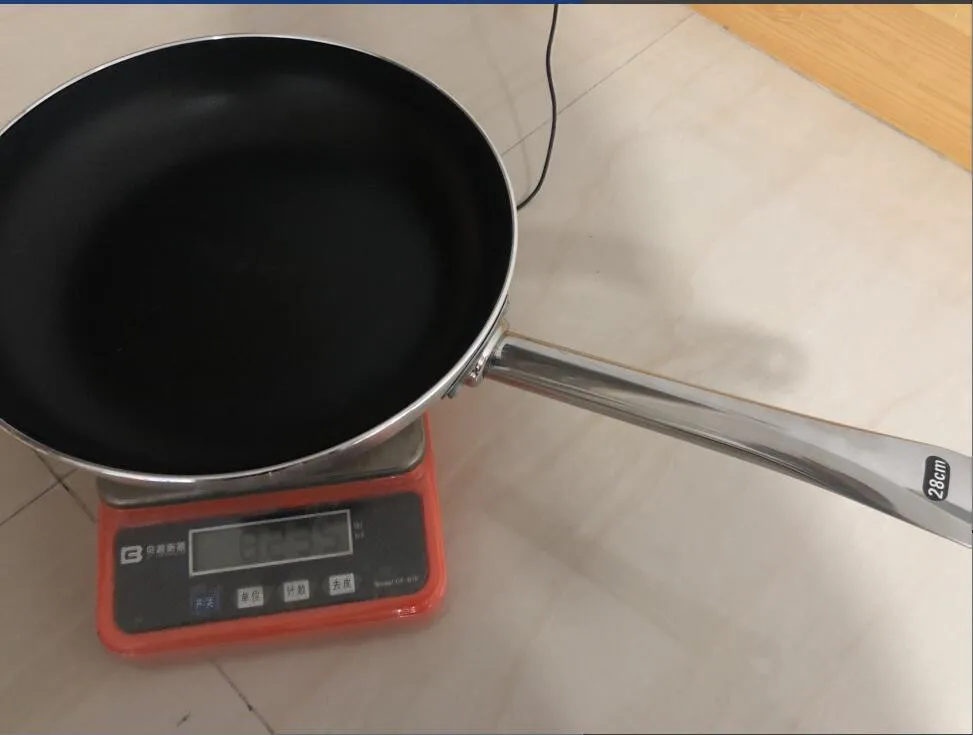 28cm Frying Pan High-Performance Skillet with Sleek Metallic Exterior, Stainless Steel Frying Pan Suitable For All Hob Types 
28cm Frying Pan High-Performance Skillet with Sleek Metallic Exterior, Stainless Steel Frying Pan Suitable For All Hob Types