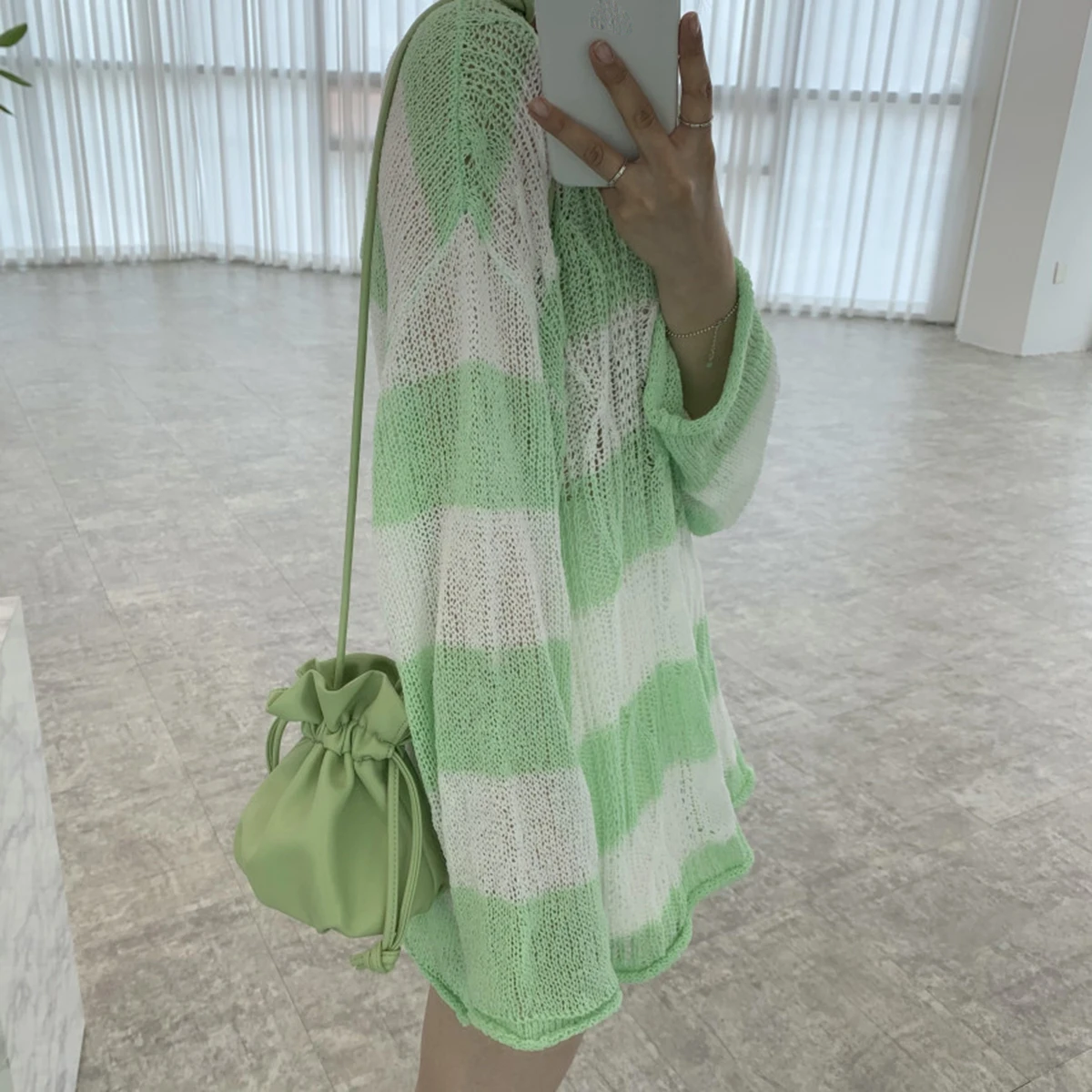 2021 Autumn Lazy Wind Women's Top Stitching Color Stripes Hollow Out Split Knitted Long Sleeve Sweater Fashion Casual Pullover
2021 Autumn Lazy Wind Women's Top Stitching Color Stripes Hollow Out Split Knitted Long Sleeve Sweater Fashion Casual Pullover