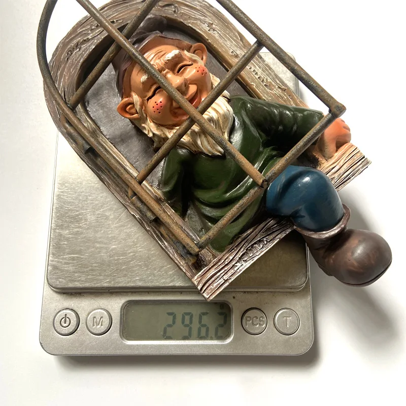 1Pcs Resin Naughty Garden Gnome Statue Christmas Dress Up DIY Garden Decoration Resin Gnomes White beard Santa Claus Home Decor 
1Pcs Resin Naughty Garden Gnome Statue Christmas Dress Up DIY Garden Decoration Resin Gnomes White beard Santa Claus Home Decor