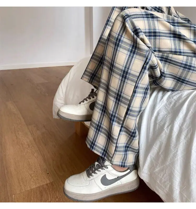 2021 new simple retro checkered casual trousers women's trousers street fashion straight wide-leg pants
2021 new simple retro checkered casual trousers women's trousers street fashion straight wide-leg pants