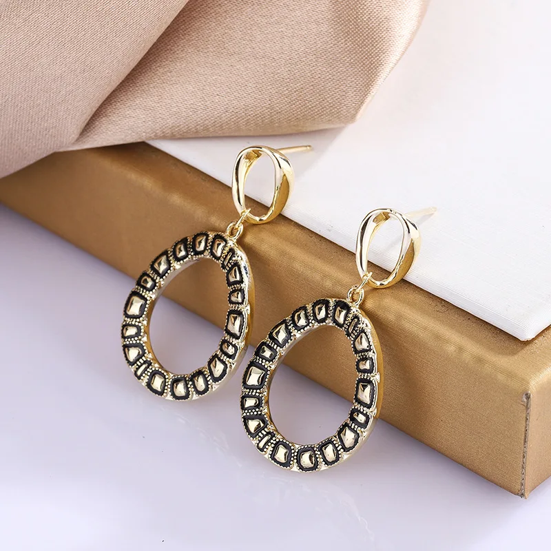 Vintage Enamel Loop Earrings For Women Girls Elegant Dangle Gold Color Hanging Drop Round Charm Party Brass Jewelry Accessory
Vintage Enamel Loop Earrings For Women Girls Elegant Dangle Gold Color Hanging Drop Round Charm Party Brass Jewelry Accessory