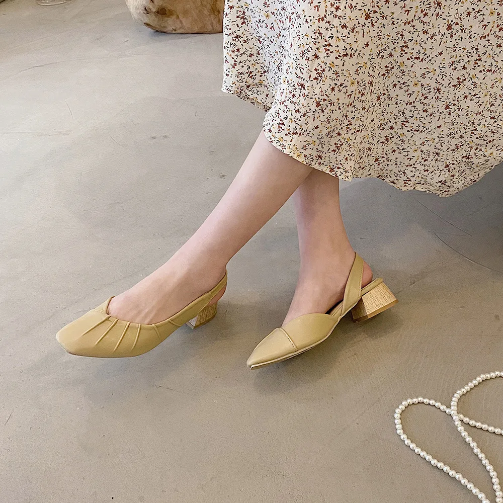 2021 spring and summer new style Baotou thick heel shallow mouth small low heel sandals 1371
2021 spring and summer new style Baotou thick heel shallow mouth small low heel sandals 1371