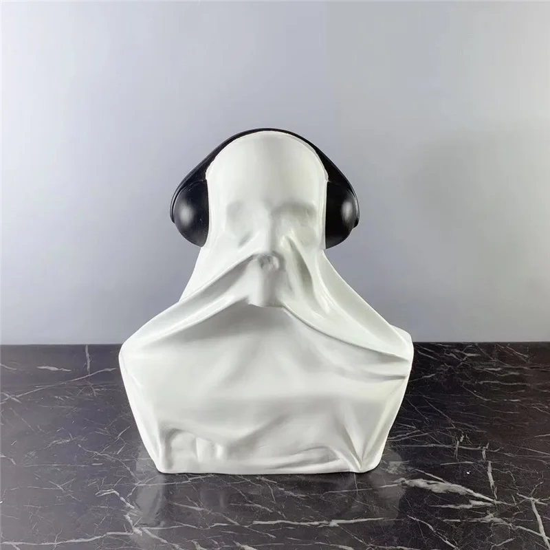 Modern simple creative sculpture head ornament model room study TV cabinet sales office side several soft decorations
Modern simple creative sculpture head ornament model room study TV cabinet sales office side several soft decorations
