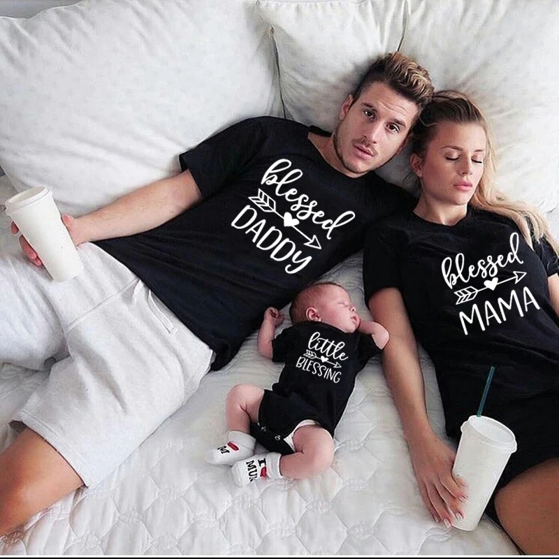«Mommy and Me» Семья одинаковые для папы и ребенка Blessed Mama благословил, надпись на топе «Daddy Little благословение для мамы и дочки, для папы и сына с на...
«Mommy and Me» Семья одинаковые для папы и ребенка Blessed Mama благословил, надпись на топе «Daddy Little благословение для мамы и дочки, для папы и сына с на...