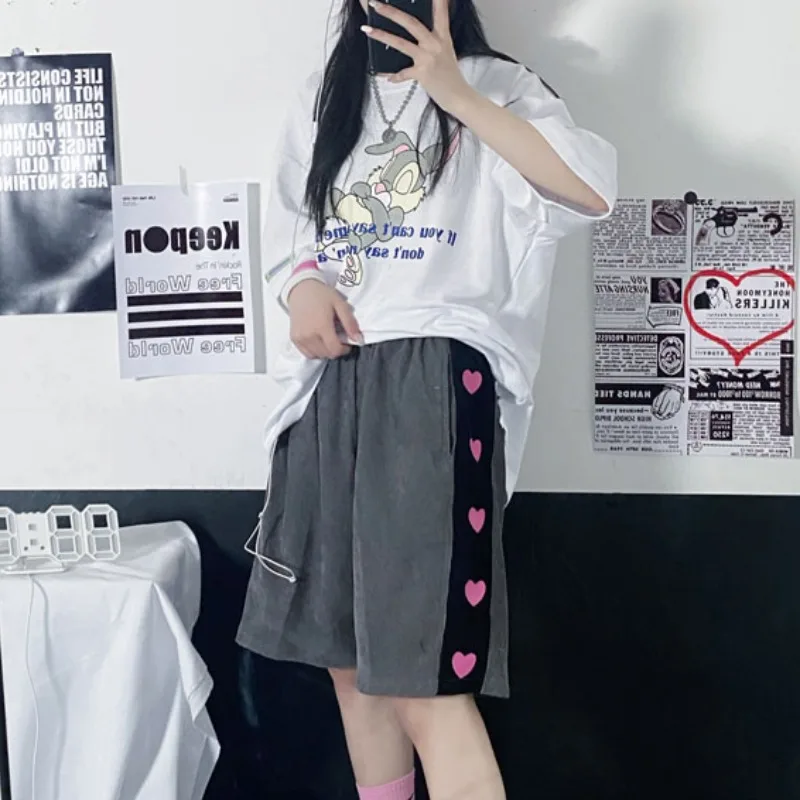 Spring and summer Korea Harajuku retro wild love heart stitching casual corduroy shorts women
Spring and summer Korea Harajuku retro wild love heart stitching casual corduroy shorts women