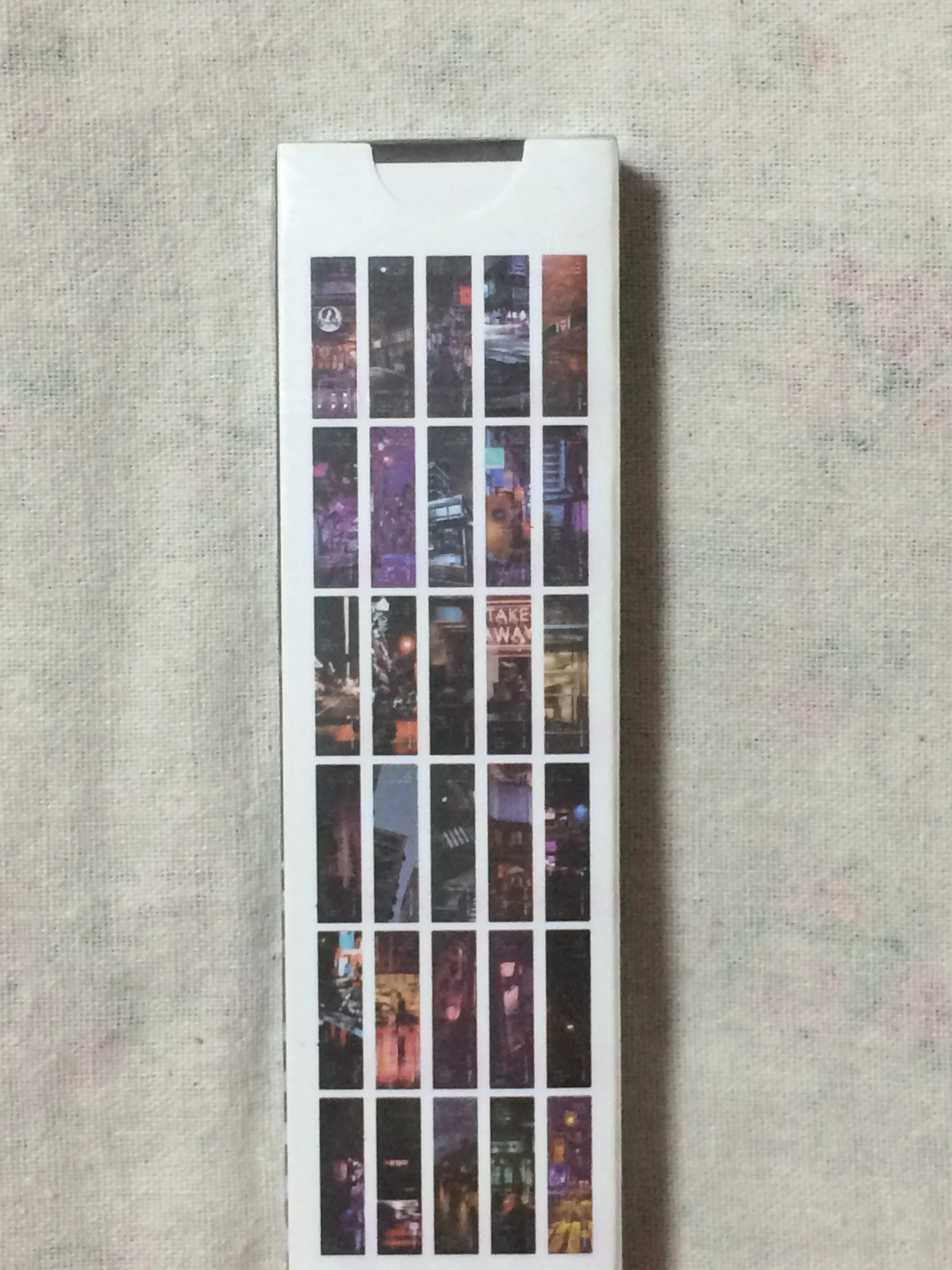 Light city paper bookmark(1pack=30pieces)
Light city paper bookmark(1pack=30pieces)