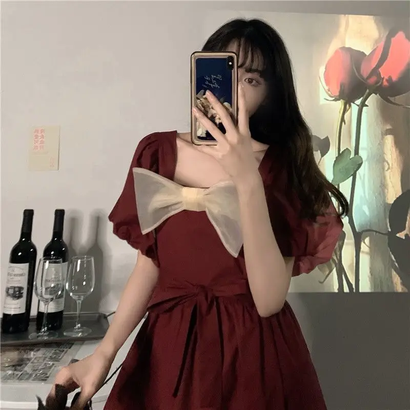 2021 summer new retro French bow waist slim Platycodon grandiflorum short sleeve dress children's fashion
2021 summer new retro French bow waist slim Platycodon grandiflorum short sleeve dress children's fashion