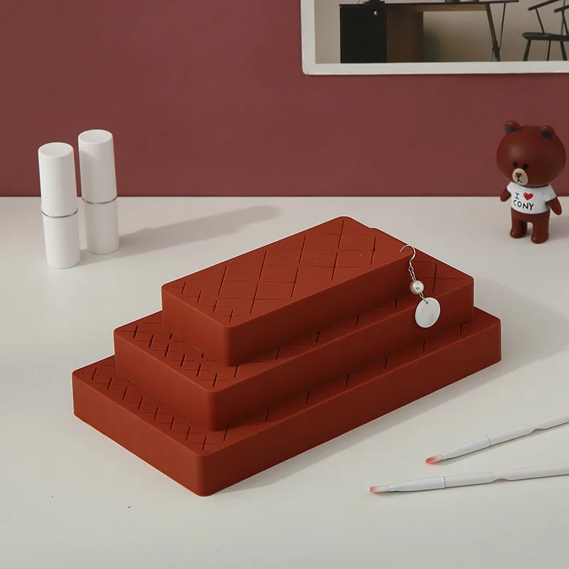 18/28 Grid Silicone Lipstick Storage Box Multipurpose Jewelry Cosmetic Organizer Eyebrow Pencil Display Brush Rack Holder
18/28 Grid Silicone Lipstick Storage Box Multipurpose Jewelry Cosmetic Organizer Eyebrow Pencil Display Brush Rack Holder