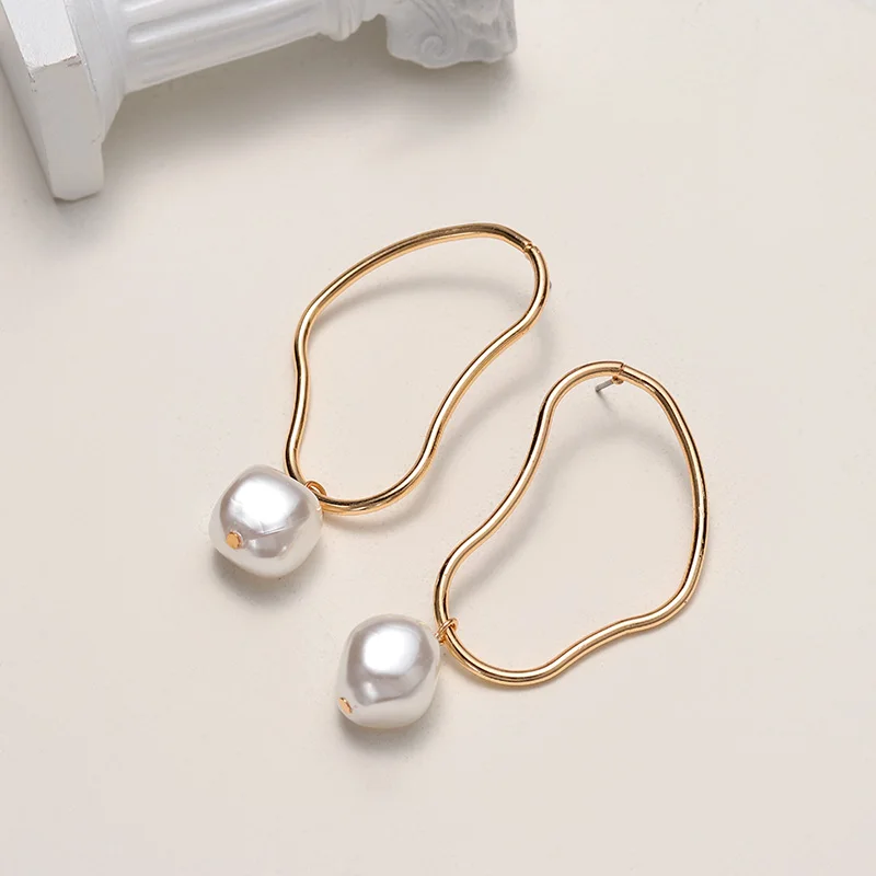 2021 Korean New Statement Simulated Pearl Ball Drop Earrings For Women Wedding Ear Jewelry Gold Fashion Temperament Earings
2021 Korean New Statement Simulated Pearl Ball Drop Earrings For Women Wedding Ear Jewelry Gold Fashion Temperament Earings