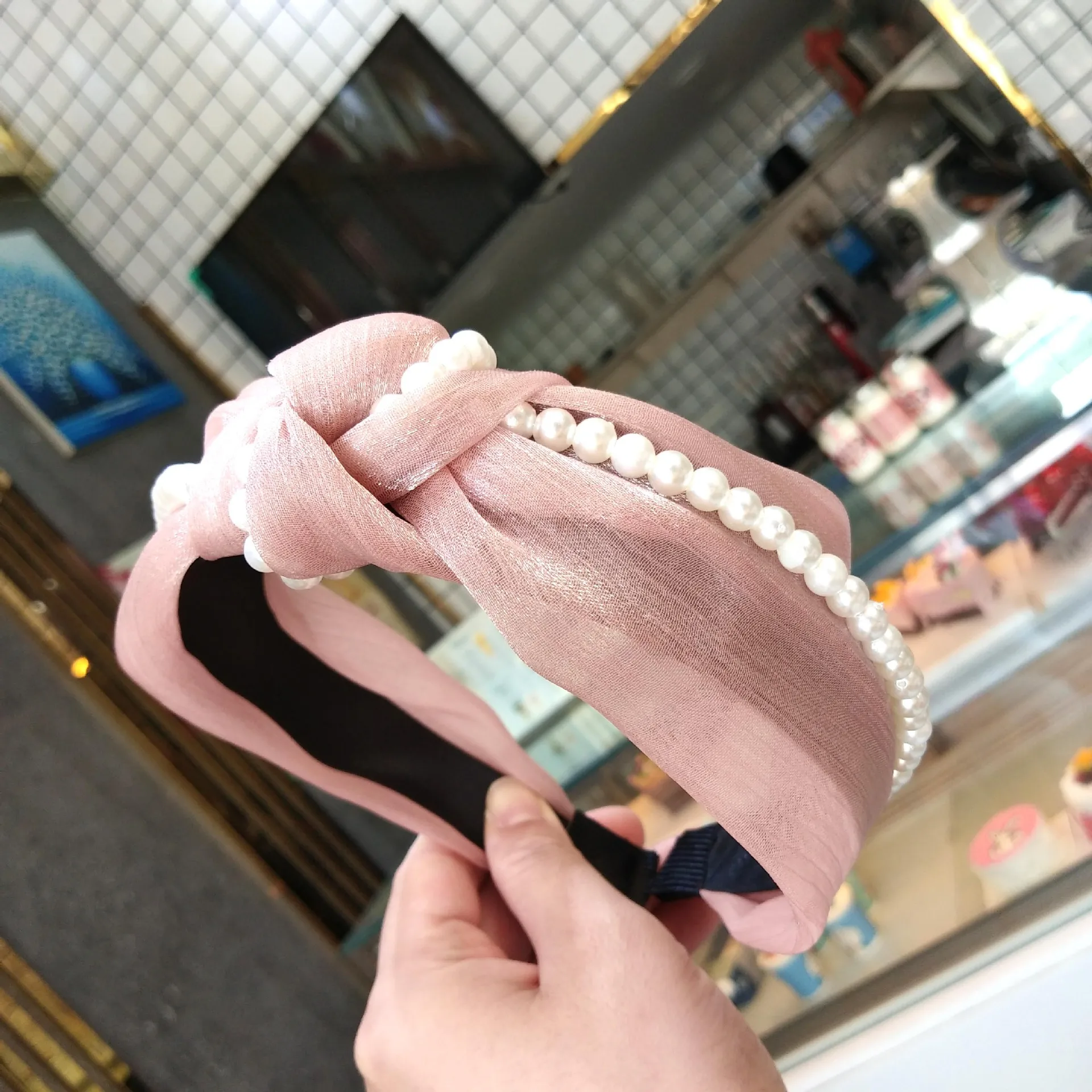Knotting Pearls Hair Bands For Women Headdress Pleated Bright Silk Headband Girls Hairband Hair Hoop Female Hair Accessories
Knotting Pearls Hair Bands For Women Headdress Pleated Bright Silk Headband Girls Hairband Hair Hoop Female Hair Accessories