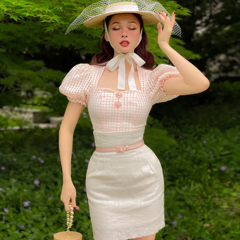 Le Palais Vintage 2021 Summer New Original Sweet Pink Jacquard Plaid Puff Sleeve Tops for Women Elegant Square Collar Tank Top
Le Palais Vintage 2021 Summer New Original Sweet Pink Jacquard Plaid Puff Sleeve Tops for Women Elegant Square Collar Tank Top