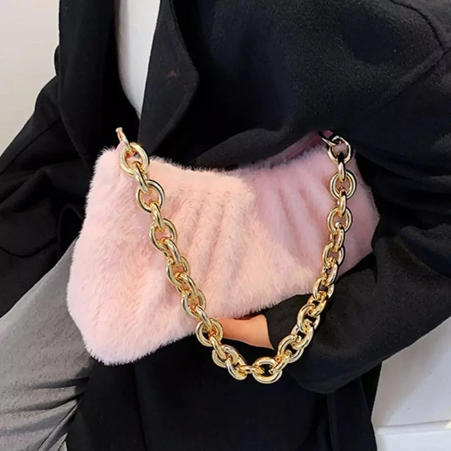Golden Chain Armpit bag 2021 Fashion New Quality Soft Plush Women's Designer Handbag Pleated Shoulder Bags Portable Travel Bag
Golden Chain Armpit bag 2021 Fashion New Quality Soft Plush Women's Designer Handbag Pleated Shoulder Bags Portable Travel Bag