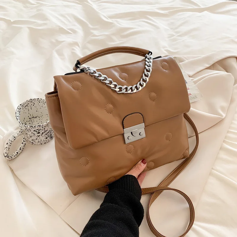 Brands Chains Rivet Crossbody Bag Designer Space Padded Women Handbags Winter Down Pad Women Shoulder Bag Square Tote 2021 New 
Brands Chains Rivet Crossbody Bag Designer Space Padded Women Handbags Winter Down Pad Women Shoulder Bag Square Tote 2021 New