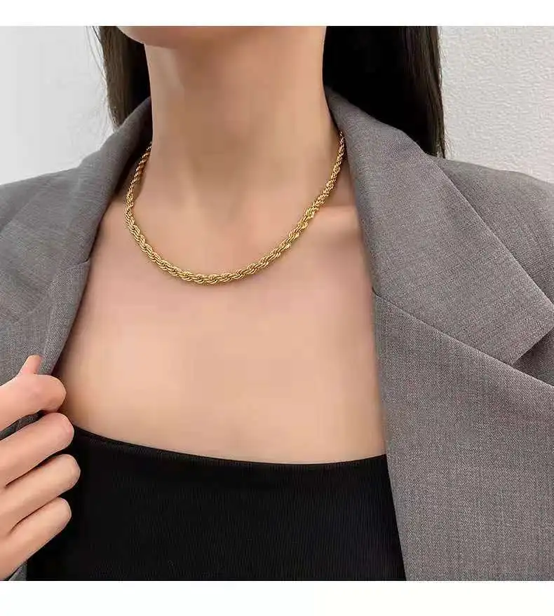 Niche Design Korean Light Luxury Golden Coarse Twist Necklace Female INS Trend Hip Hop Trend Clavicle Chain Jewelry
Niche Design Korean Light Luxury Golden Coarse Twist Necklace Female INS Trend Hip Hop Trend Clavicle Chain Jewelry
