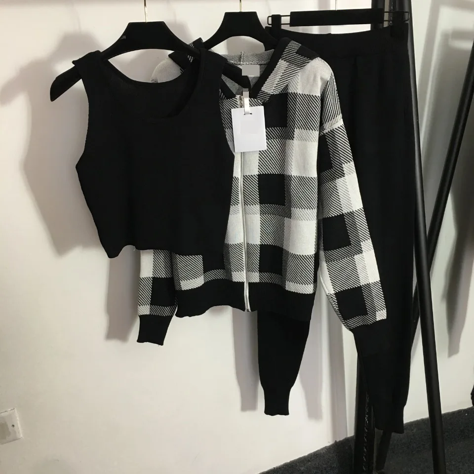 2021 New Three Piece Vest + Contrast Checked Hooded Knit Cardigan + Elastic Waist and Leggings Casual Pants Set
2021 New Three Piece Vest + Contrast Checked Hooded Knit Cardigan + Elastic Waist and Leggings Casual Pants Set