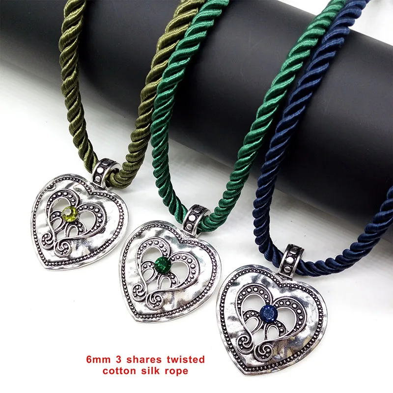 Vintage Austrian Carved Edelweiss Flowers Necklace for Women Men Lucky Heart Shape Lanyard Pendant Jewelry Wholesale New 
Vintage Austrian Carved Edelweiss Flowers Necklace for Women Men Lucky Heart Shape Lanyard Pendant Jewelry Wholesale New