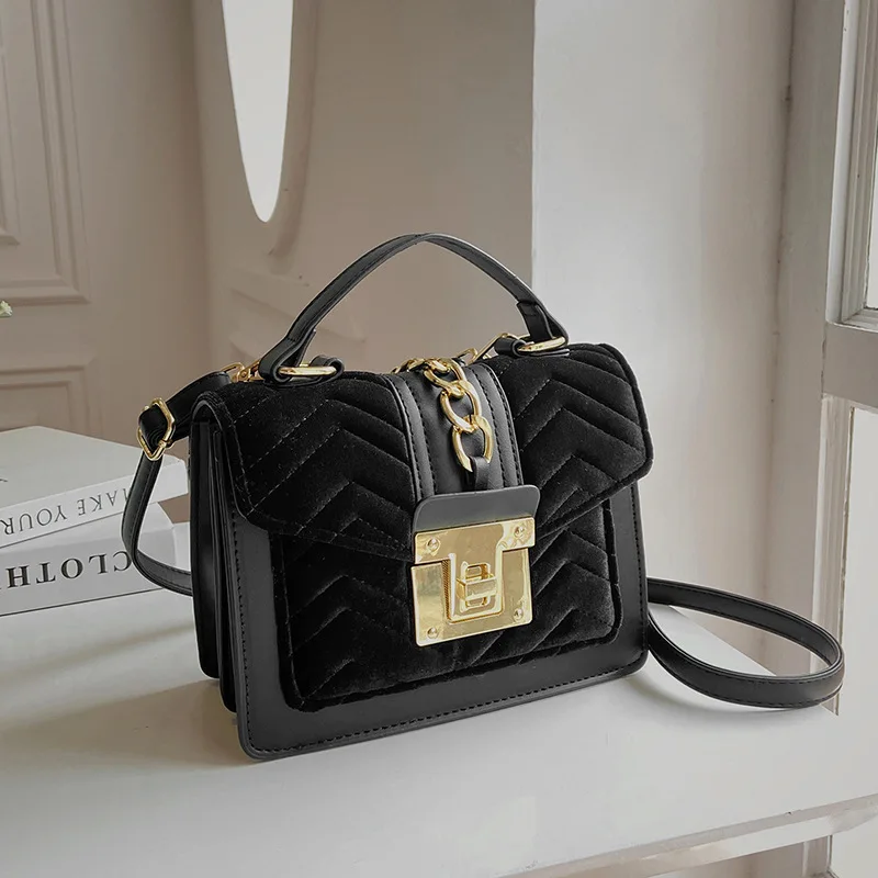 European and American Popular Handbags New Popular Rhombus Chain Bag 2021 Velvet Bread Bag Shoulder Messenger Small Square Bag
European and American Popular Handbags New Popular Rhombus Chain Bag 2021 Velvet Bread Bag Shoulder Messenger Small Square Bag