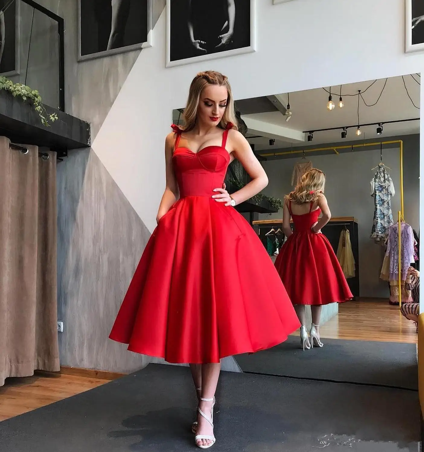 

Red Vintage Satin A Line Homecoming Dresases Spaghetti Straps Ruched Knee Length Bow Sash Short Prom Party Cocktail Dresses