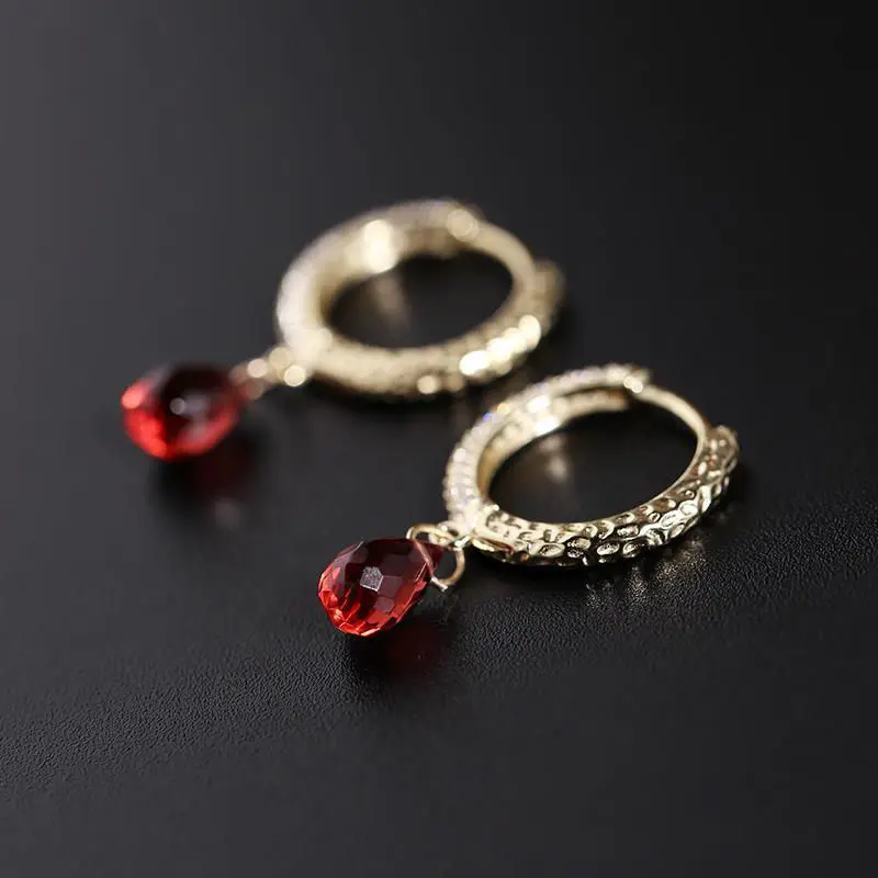 HML&Original new red diamond-studded water drop garnet earrings exquisite and elegant charm creative retro female silver jewelry
HML&Original new red diamond-studded water drop garnet earrings exquisite and elegant charm creative retro female silver jewelry