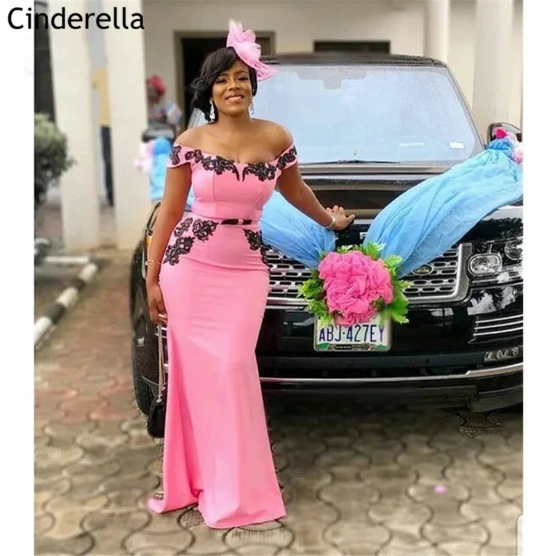 African Pink Boat Neck Off The Shoulder Sweep Train Satin Lace Applique Mermaid Bridesmaid Dresses Wedding Party Bridesmaid Gown
African Pink Boat Neck Off The Shoulder Sweep Train Satin Lace Applique Mermaid Bridesmaid Dresses Wedding Party Bridesmaid Gown