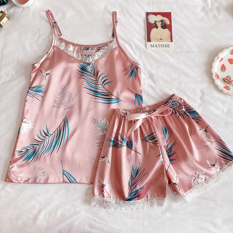 Summer Women Silk Pajamas Set Sleeveless Sleepwear V Neck Female Shorts Halter Tops Sexy Pyjamas Set Crane Print Home Night Wear
Summer Women Silk Pajamas Set Sleeveless Sleepwear V Neck Female Shorts Halter Tops Sexy Pyjamas Set Crane Print Home Night Wear