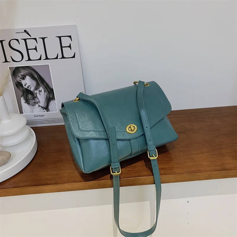 New 2021 One-shoulder Commuter Bag Niche Design Ladies Messenger Bag Casual Versatile Large-capacity Fashion Shopping Bag Women
New 2021 One-shoulder Commuter Bag Niche Design Ladies Messenger Bag Casual Versatile Large-capacity Fashion Shopping Bag Women