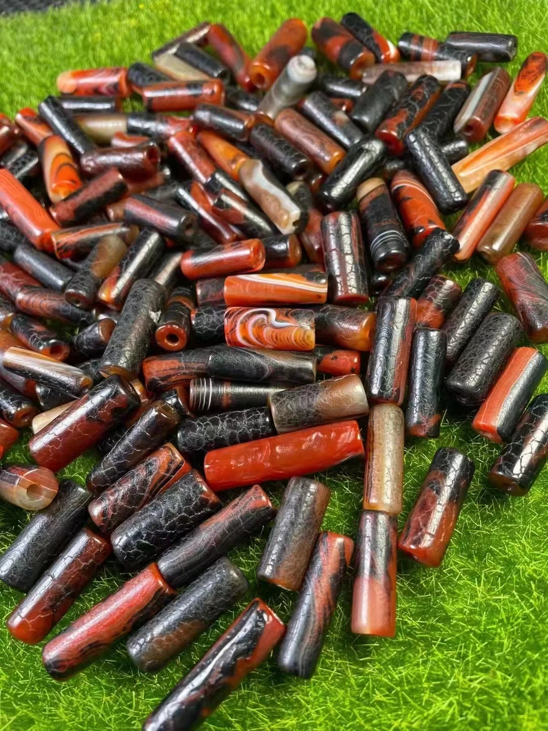 157 шт./лот старые полосатые sardonyx выветренный узор покрытые цилиндрическими бусинами натуральные аксессуары драгоценные камни ювелирные из...
157 шт./лот старые полосатые sardonyx выветренный узор покрытые цилиндрическими бусинами натуральные аксессуары драгоценные камни ювелирные из...