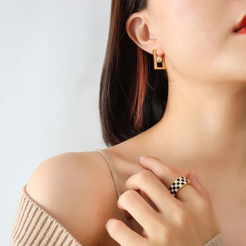 INS 316L Stainless Steel Gold Plated Unique Geometric Imitation Pearl Hoop Earring for Women Waterproof Jewelry Gift
INS 316L Stainless Steel Gold Plated Unique Geometric Imitation Pearl Hoop Earring for Women Waterproof Jewelry Gift