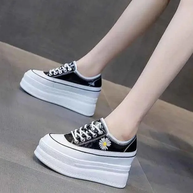 Korean Style White Shoes Women's Casual Versatile Slimming Sneakers Platform Shoes Ins Fashion Board Shoes
Korean Style White Shoes Women's Casual Versatile Slimming Sneakers Platform Shoes Ins Fashion Board Shoes