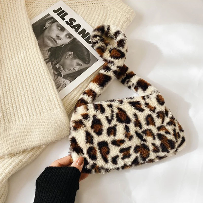OIMG Winter Vintage Zebra Pattern Shoulder Underarm Bag Female Plush Autumn Handbag Warm Fur Tote Purse For Lady Bag Sac A Main
OIMG Winter Vintage Zebra Pattern Shoulder Underarm Bag Female Plush Autumn Handbag Warm Fur Tote Purse For Lady Bag Sac A Main