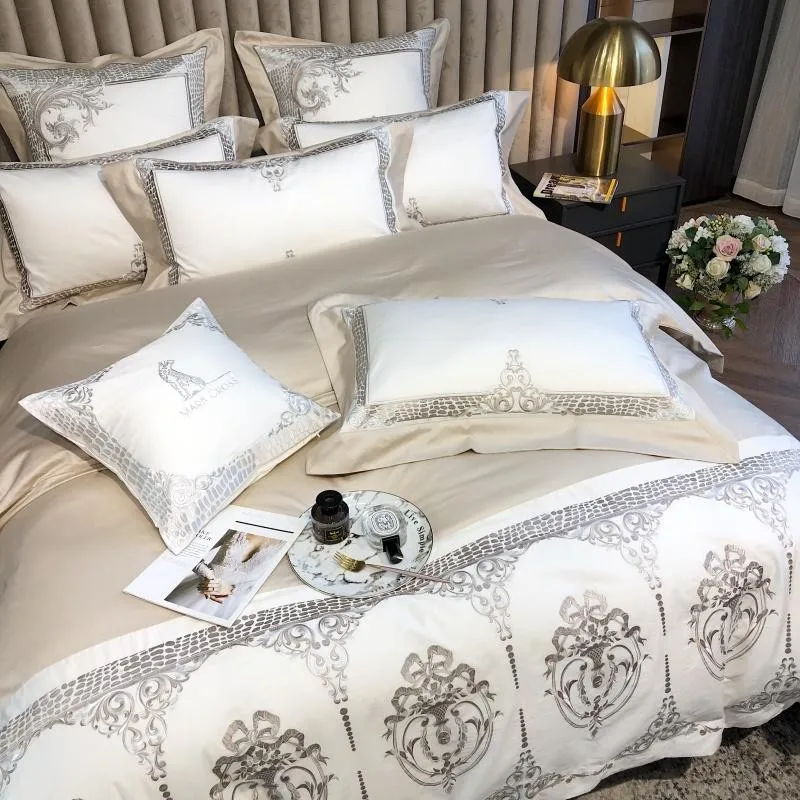Luxury 4/7Pcs 1200TC Egyptian Cotton Bedding set Chic Embroidery Duvet Cover Queen King Duvet Cover Set Bed Sheet set Pillowcase
Luxury 4/7Pcs 1200TC Egyptian Cotton Bedding set Chic Embroidery Duvet Cover Queen King Duvet Cover Set Bed Sheet set Pillowcase