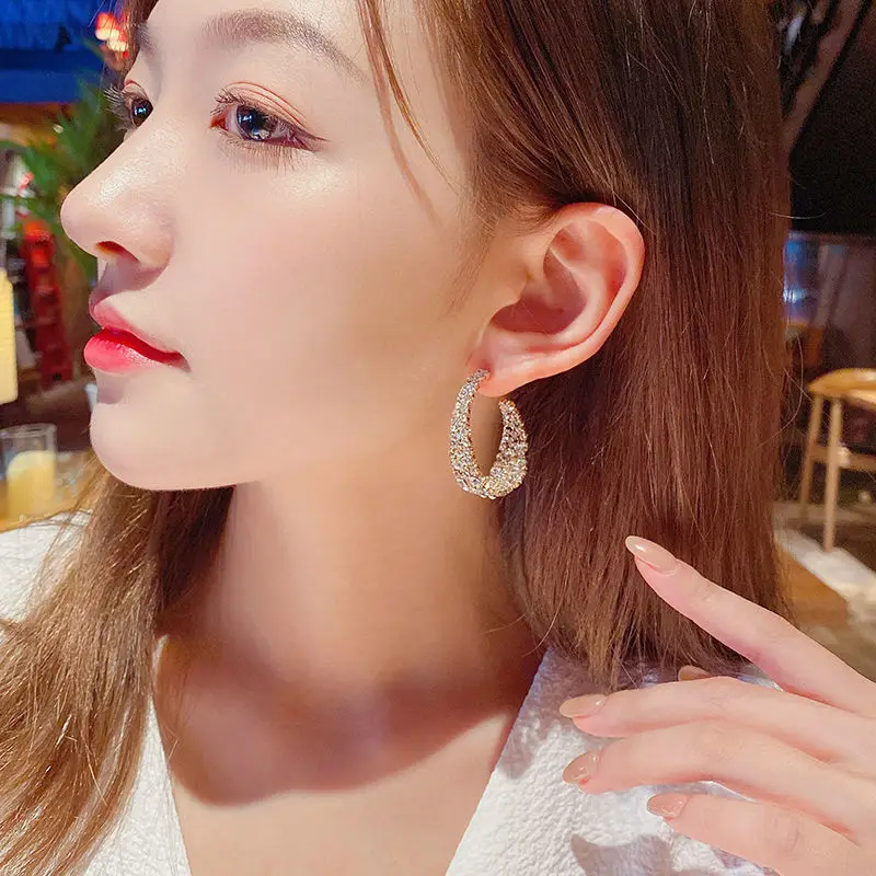European and American Retro Big Circle Earrings New Exquisite Fashion Exaggerated Earrings
European and American Retro Big Circle Earrings New Exquisite Fashion Exaggerated Earrings