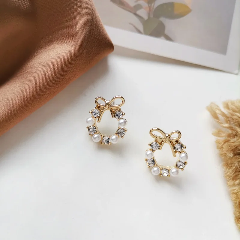 Korea Vogue Melting Fair Maiden Earring Simple Ins Wind Pearl Delicate Individual Character Joker Bowknot Ear Clip
Korea Vogue Melting Fair Maiden Earring Simple Ins Wind Pearl Delicate Individual Character Joker Bowknot Ear Clip