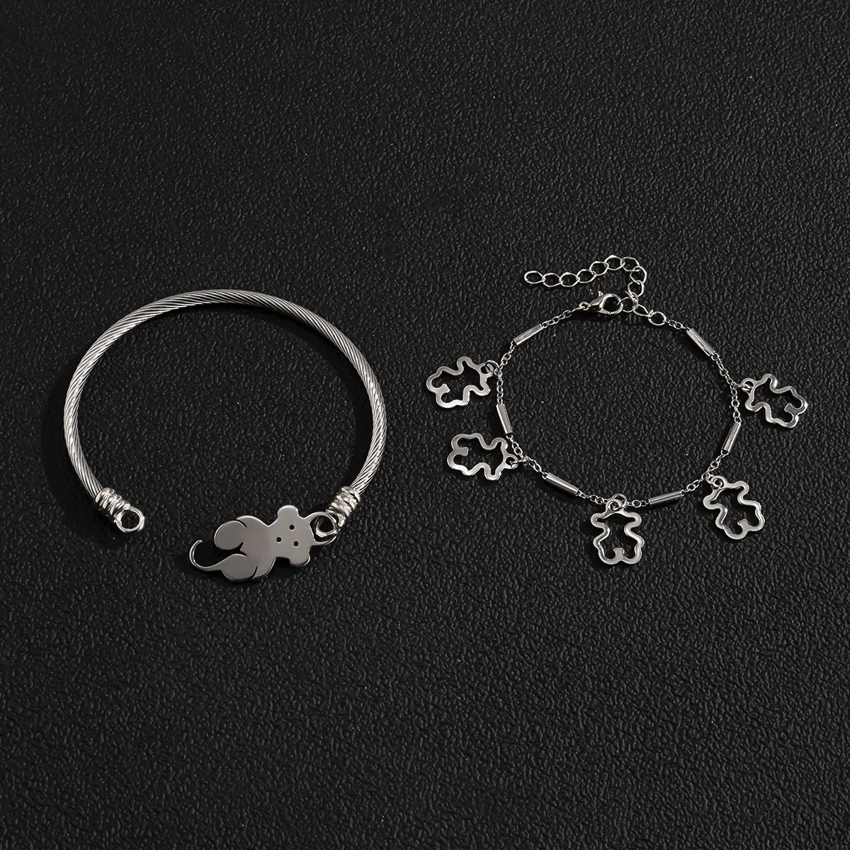 YOUVI Bear Chunky Goth Chain Bracelets for Women Couple Adjustable Lock Bracelet Chain on Hand Jewelry Charm Gifts
YOUVI Bear Chunky Goth Chain Bracelets for Women Couple Adjustable Lock Bracelet Chain on Hand Jewelry Charm Gifts