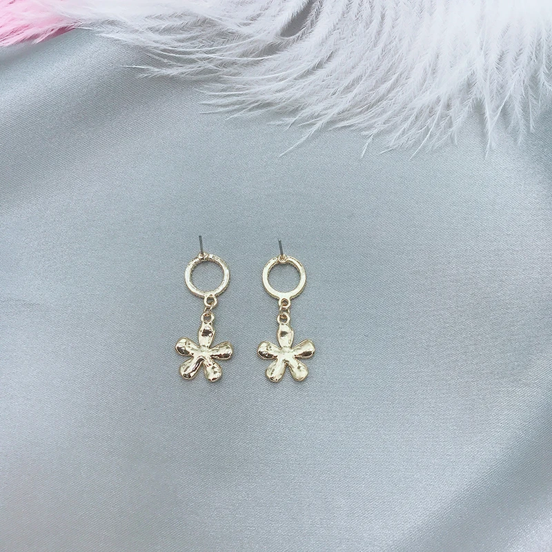 Womens Jewelry Trend Fashion Flower Circle Accessory Hanging Hoop Unusual Earrings Korean Style Shining Sweet Romance Wholesale
Womens Jewelry Trend Fashion Flower Circle Accessory Hanging Hoop Unusual Earrings Korean Style Shining Sweet Romance Wholesale