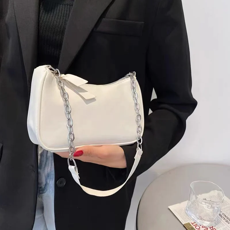 New senior French small feeling on axillary baguette package female 2021 new tide joker ins chain female single shoulder bag
New senior French small feeling on axillary baguette package female 2021 new tide joker ins chain female single shoulder bag