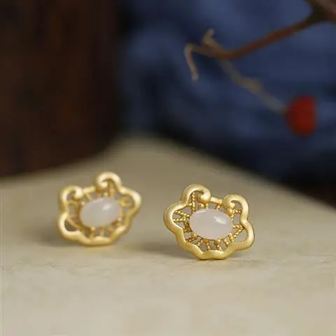 Hetian Jade Silver Jewelry Ruyi Pendant Vintage Inlaid S925 Sterling Silver Ancient Thick Gilding Craft Pendant
Hetian Jade Silver Jewelry Ruyi Pendant Vintage Inlaid S925 Sterling Silver Ancient Thick Gilding Craft Pendant